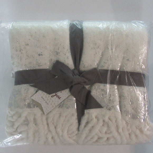 WEST ELM ~ COZY TEXTURE METALLIC BORDER THROW IVORY/SILVER - Picture 5 of 5